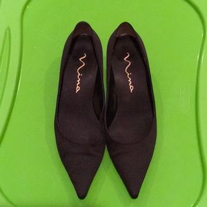 Black kitten heel. Closed toe.